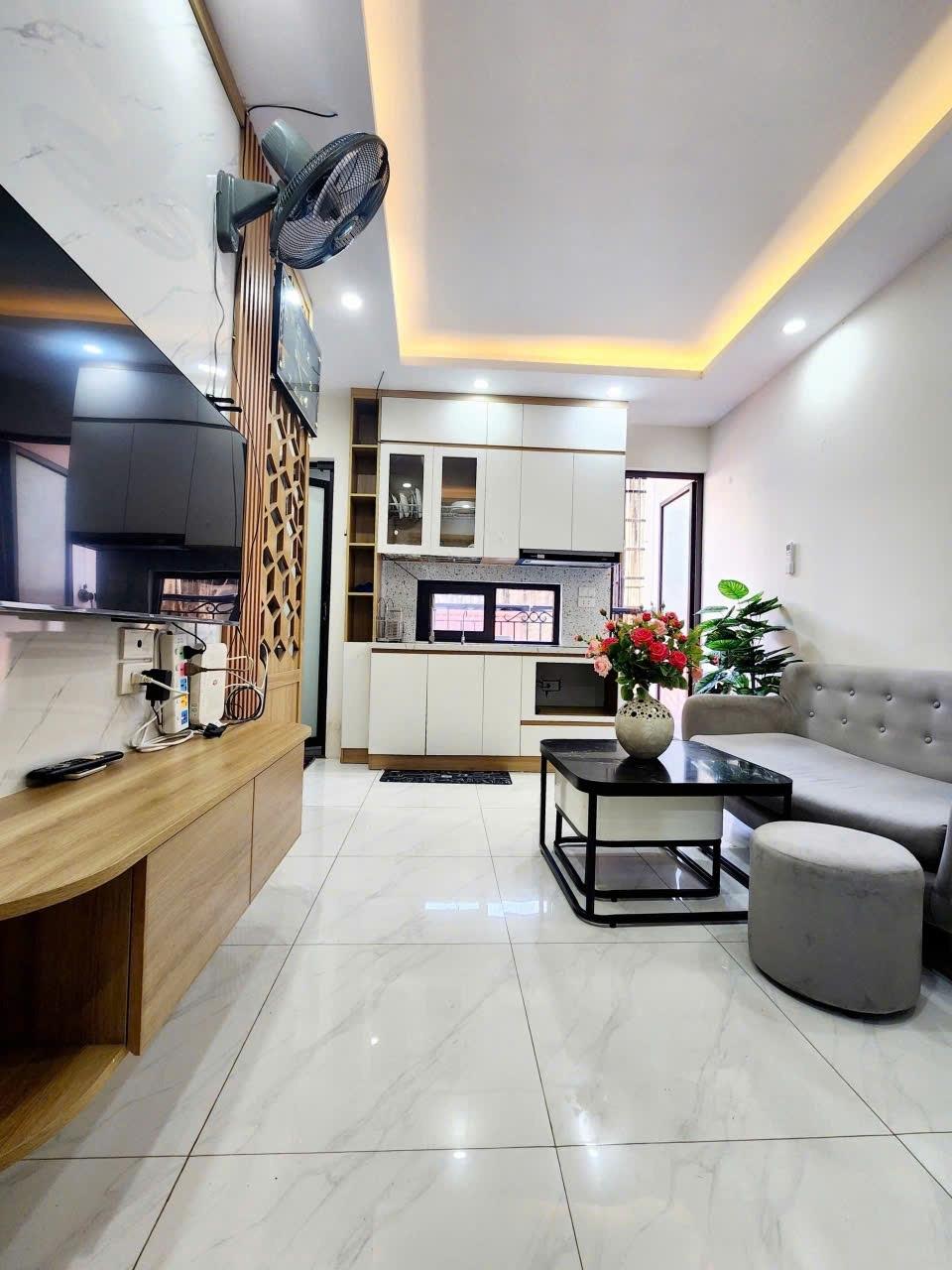 Cần bán gấp căn 35 m2, hướng Tây-Nam, giá 1,55 tỷ tại Đường Đông Tác - Kim Liên - Đống Đa - Hà Nội