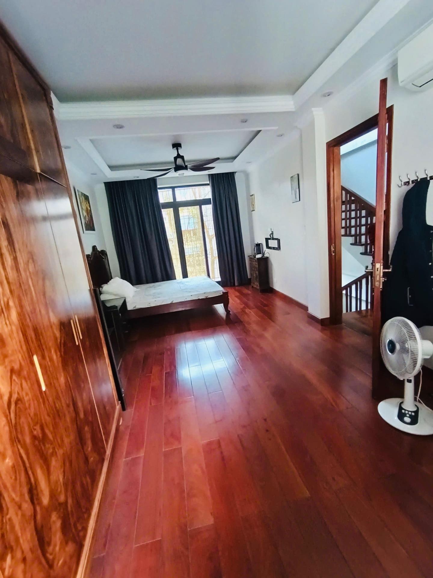 Cần bán nhà sổ riêng 125 m2 tại Đường Võng Thị - Bưởi - Tây Hồ - Hà Nội, thỏa thuận