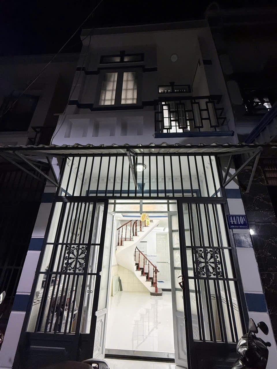 Sở hữu nhà sổ riêng 32 m2 tại Quận 12 - TP Hồ Chí Minh, giá 2 tỷ