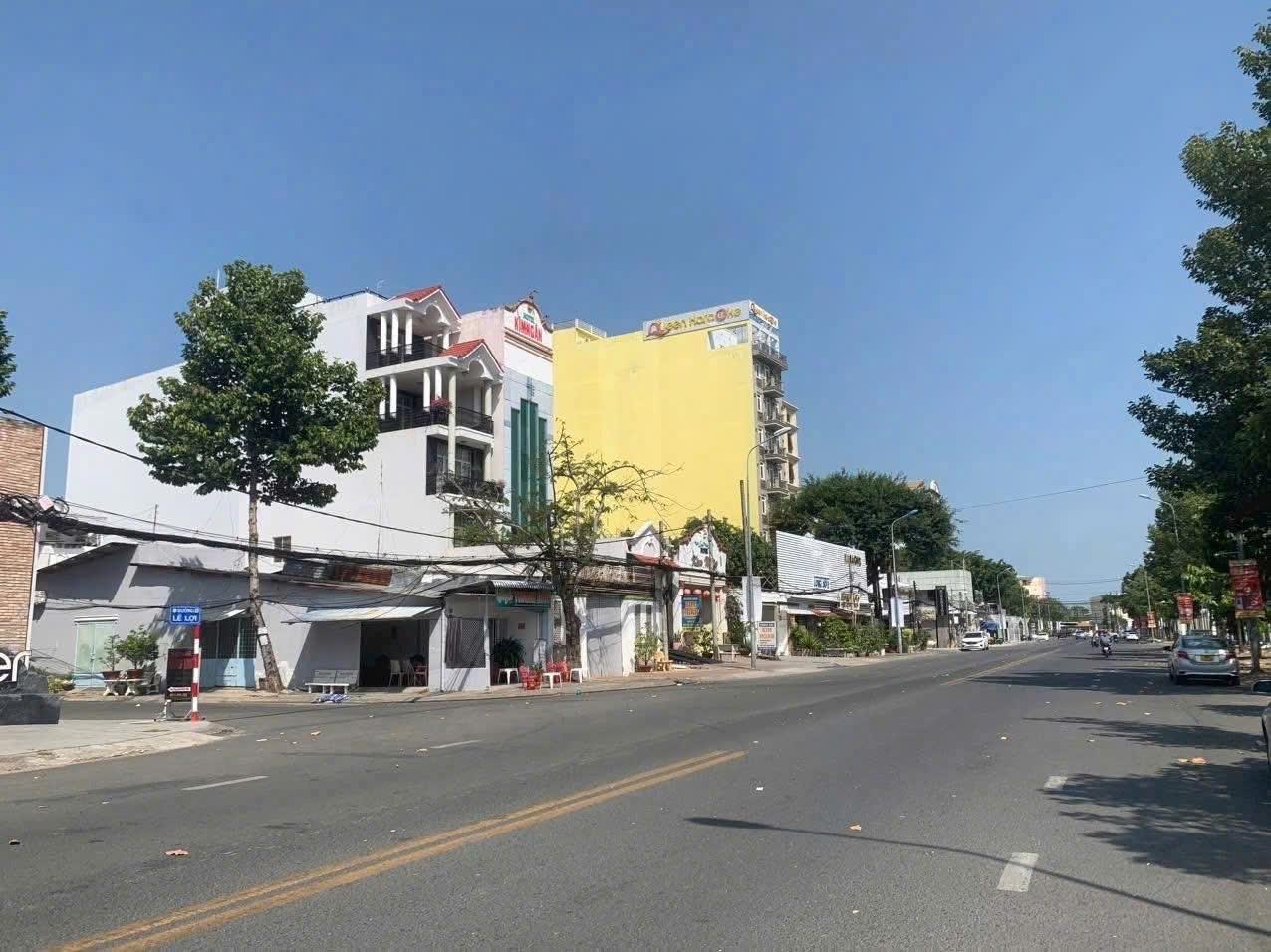 Bán miếng đất 335 m2 tại Quận Ninh Kiều - Cần Thơ, giá 31,5 tỷ