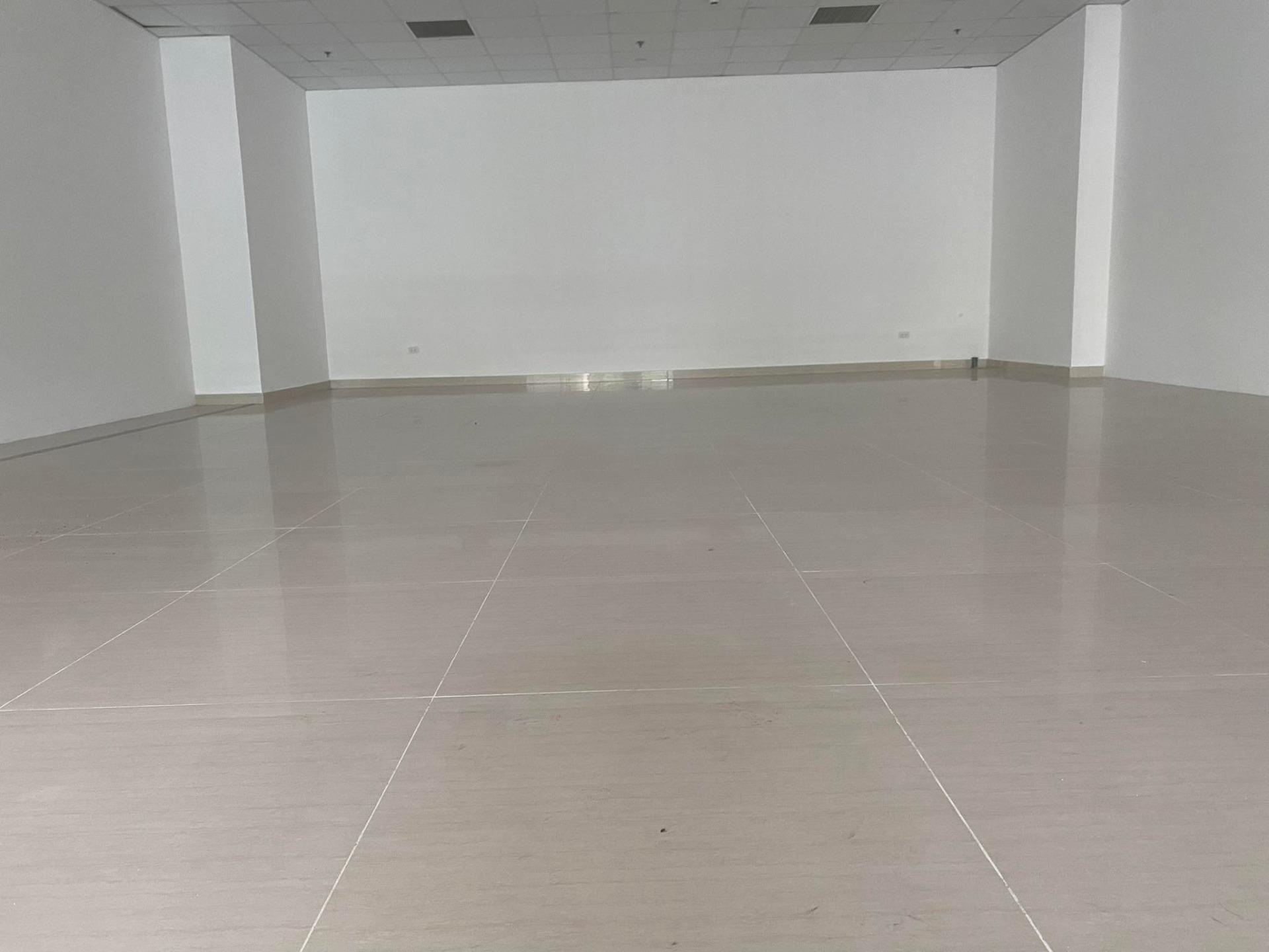 Bán nhanh nhà phố shophouse 80 m2, giá 3,1 tỷ tại Đường Lạc Long Quân - Tây Hồ - Hà Nội