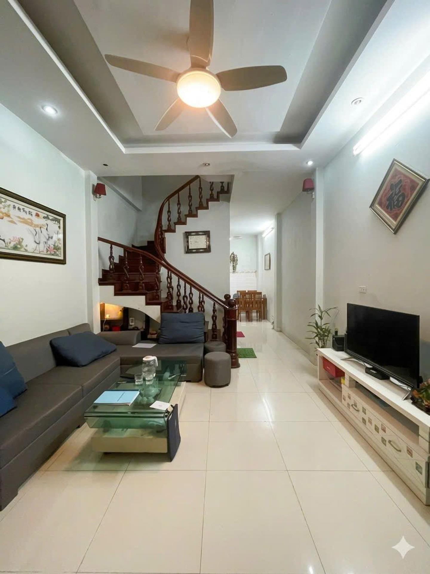 Chuyển nhượng nhà sổ hồng riêng 45 m2 tại Quận Nam Từ Liêm - Hà Nội, giá 8,6 tỷ