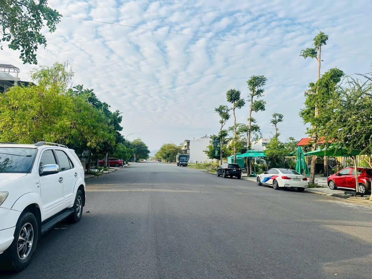 Cần bán gấp đất dự án 100 m2, hướng Đông-Nam tại Xã Vĩnh Thái - Nha Trang - Khánh Hòa, giá 7,4 tỷ