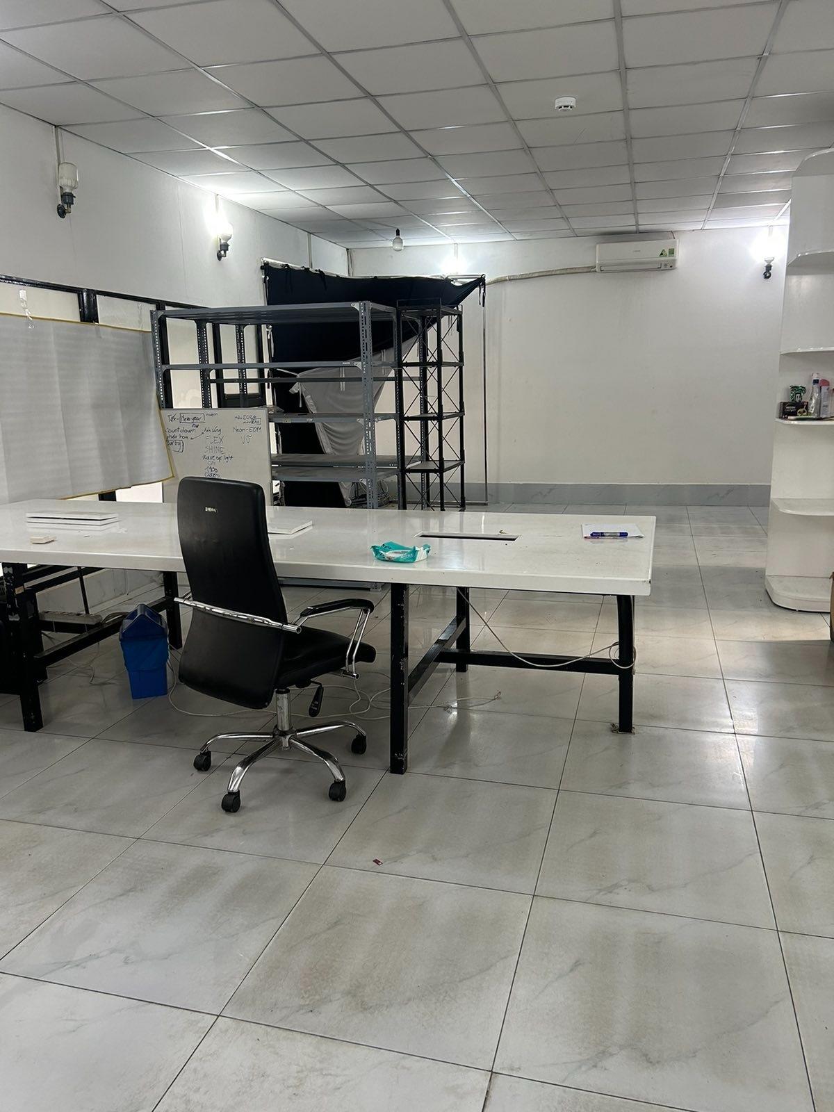 Cho thuê V ăn Phòng/ Showroom mặt tiền Đường Kinh Dương Vương