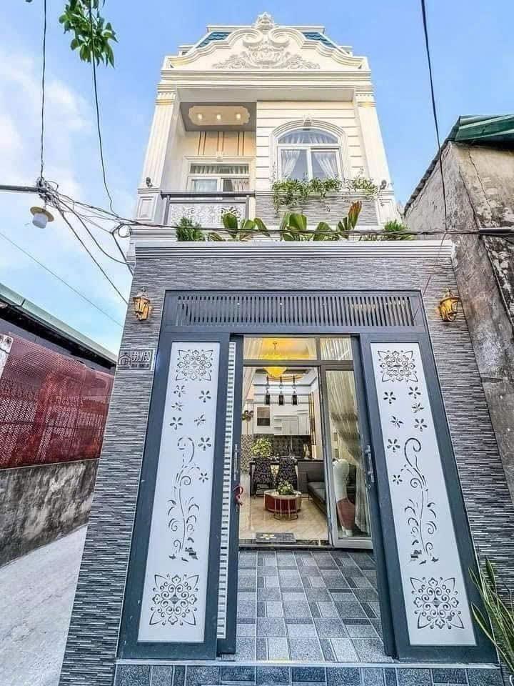 Bán gấp căn nhà đẹp 120 m2, hướng Đông-Nam tại Thành phố Thủ Dầu Một - Bình Dương, giá 2,9 tỷ