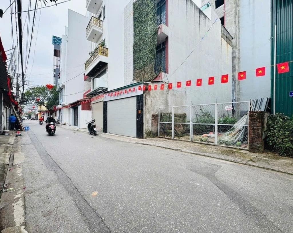 Bán nhà sổ riêng 5 tầng, 43 m2, mặt tiền 5m tại Xã Xuân Phương - Nam Từ Liêm - Hà Nội, giá 5,7 tỷ