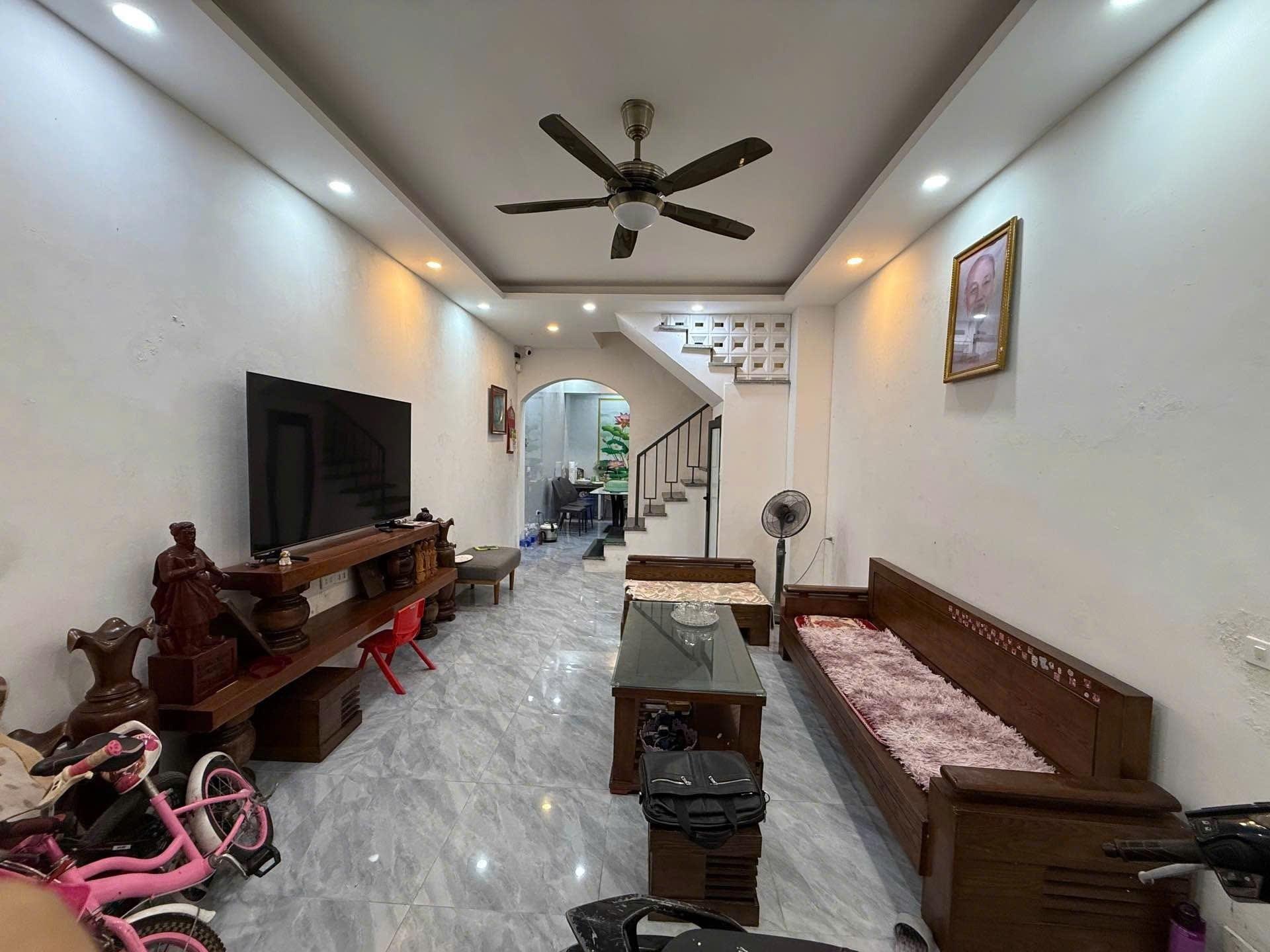 Sở hữu căn nhà 50 m2 tại Đường Nguyễn Văn Huyên - Nghĩa Đô - Cầu Giấy - Hà Nội, giá rẻ