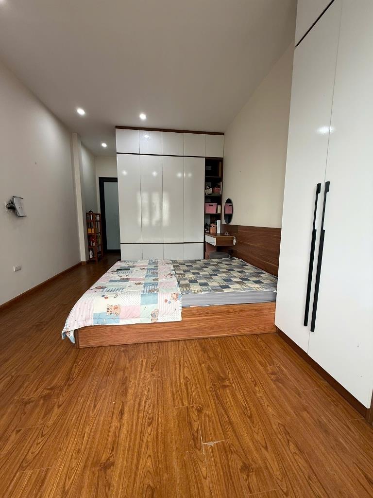 Sở hữu nhà riêng 5 tầng, 32 m2, mặt tiền 357m tại Đường Ngọc Thụy - Long Biên, giá 8,8 tỷ