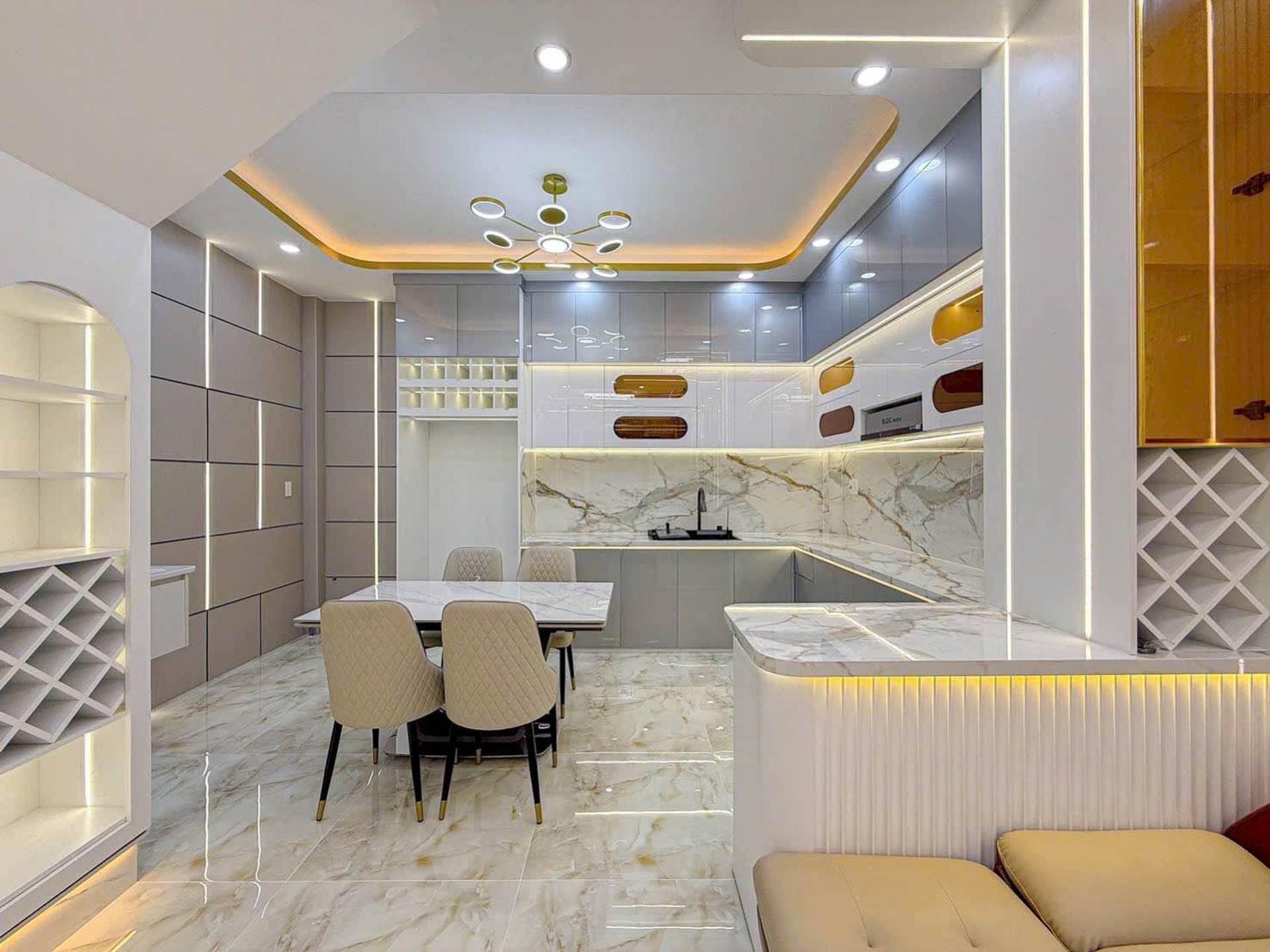 Cần bán nhanh nhà sổ riêng 3 tầng, 70 m2 tại Đường Gò Ô Môi - Phú Thuận - Quận 7, giá 10,6 tỷ