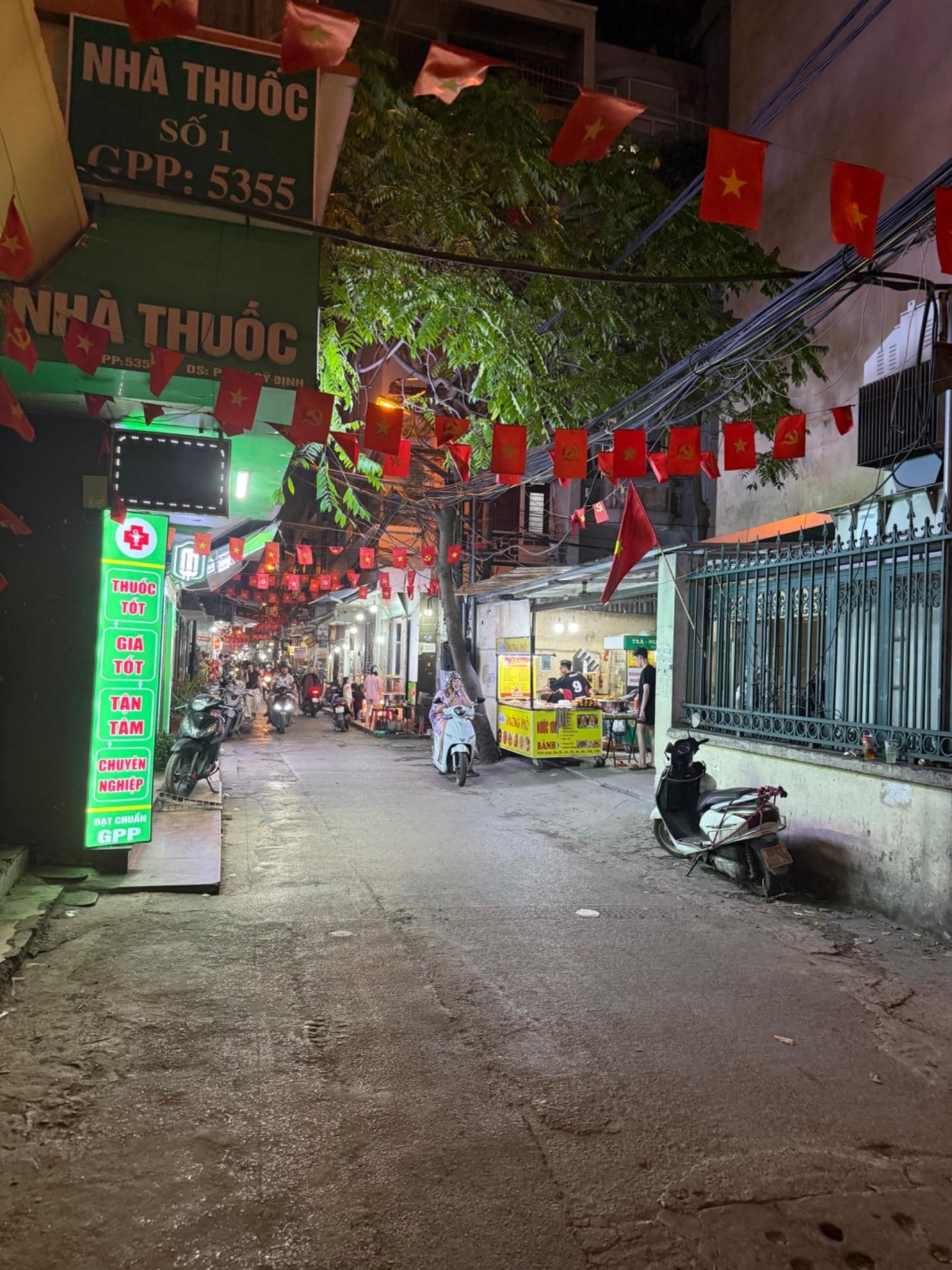 Bán nhà mặt tiền 47 m2 tại Phường Mai Dịch - Cầu Giấy - Hà Nội, giá 21,5 tỷ