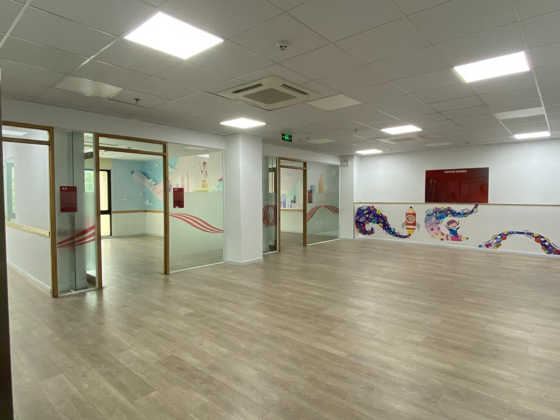 Văn phòng trung tâm, bãi xe rộng – setup nhanh cho team đông