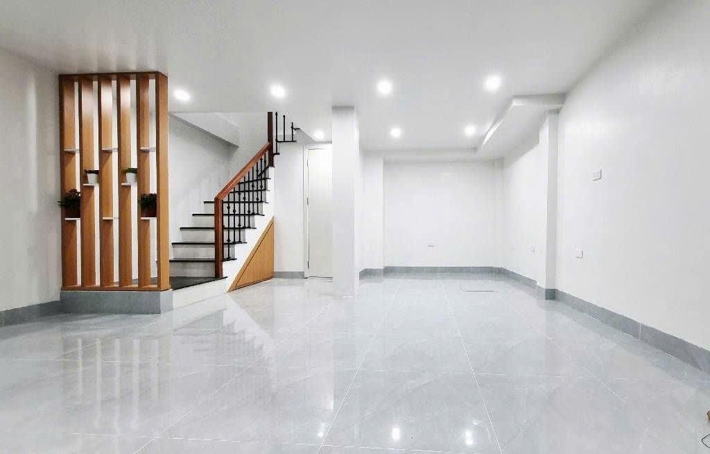 Cần bán nhanh nhà shr 35 m2, hướng Đông-Nam tại Đường Giáp Bát - Giáp Bát - Hoàng Mai, giá 12,8 tỷ