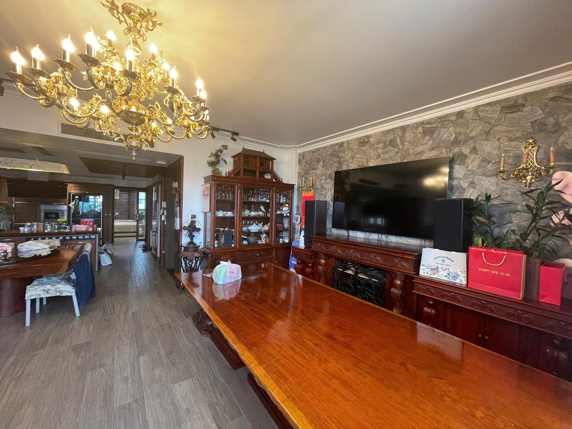 Cần bán gấp bán nhanh nhà mặt phố đẹp 150 m2 tại Đường Võng Thị - Bưởi - Tây Hồ, giá 85 tỷ