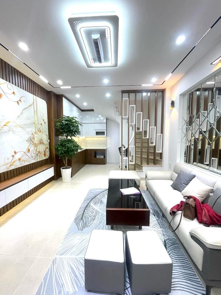 Cần bán nhanh nhà 32 m2 tại Đường Lạc Long Quân - Nhật Tân - Tây Hồ - Hà Nội, giá 9,5 tỷ