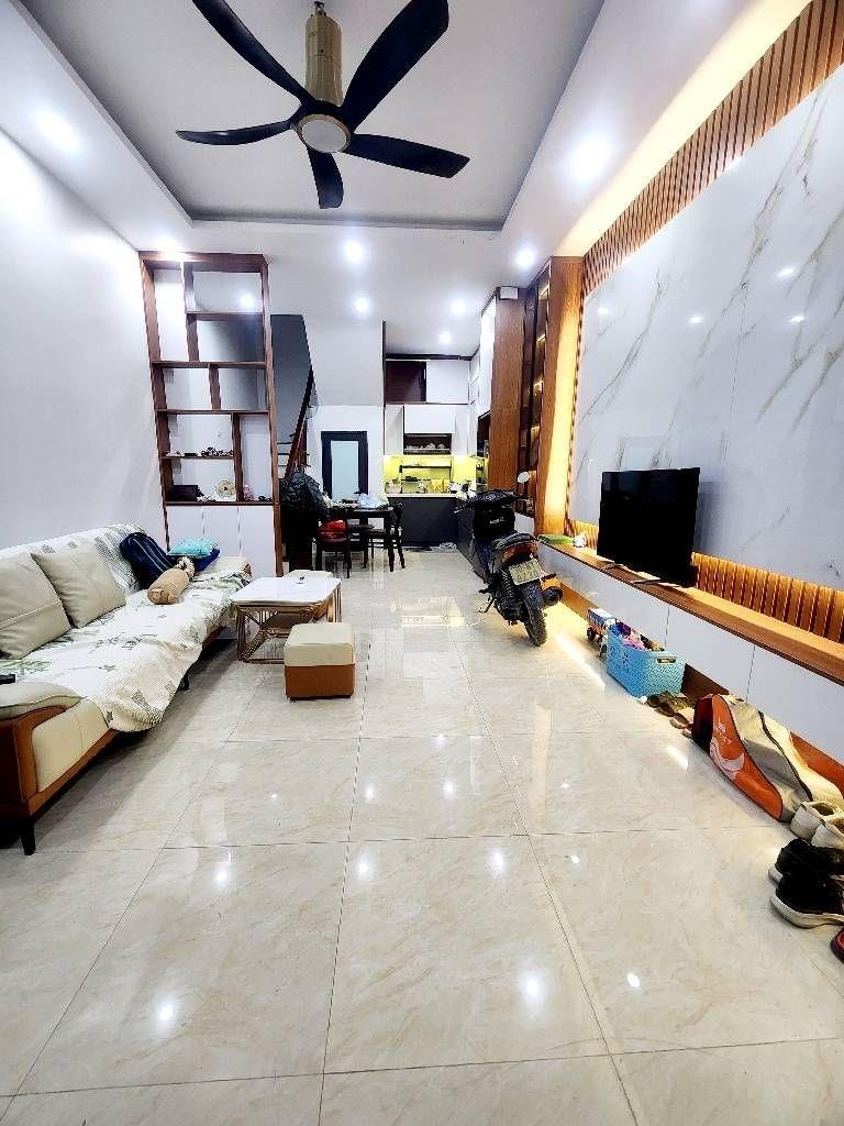 Bán nhà sổ riêng 34,20000076293945 m2 tại Đường Định Công Thượng - Hoàng Mai, giá 10,2 tỷ