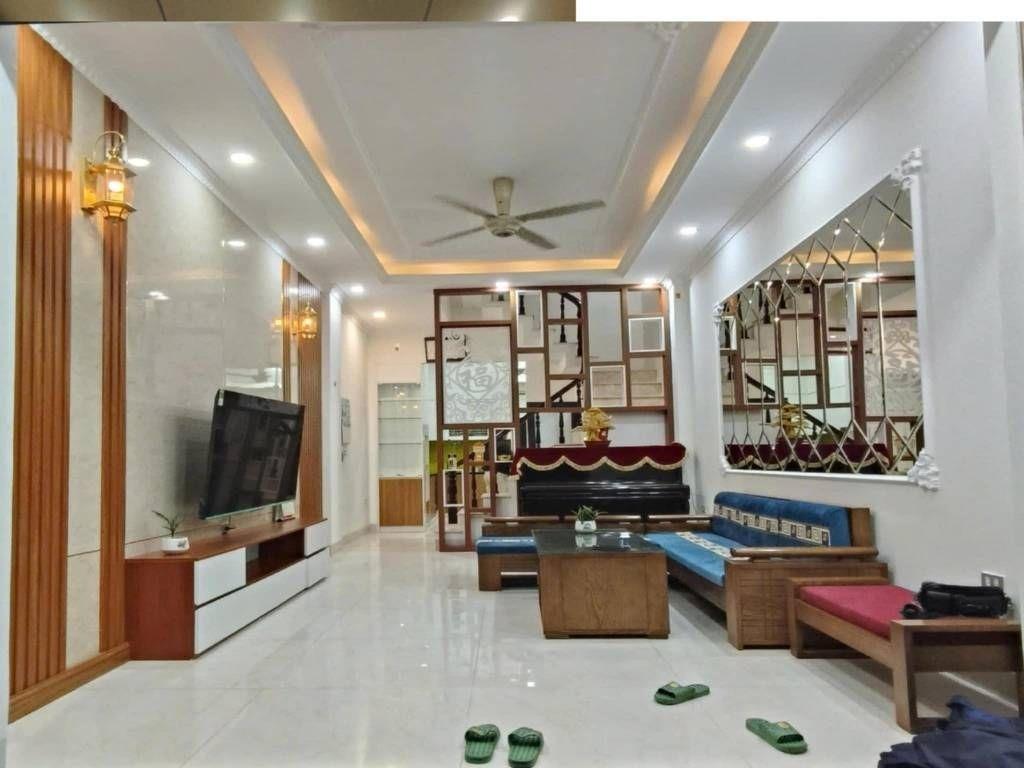 Bán nhà sổ hồng riêng 45 m2 tại Đường Nguyễn Viết Xuân - Phương Liệt - Thanh Xuân, giá 13,9 tỷ