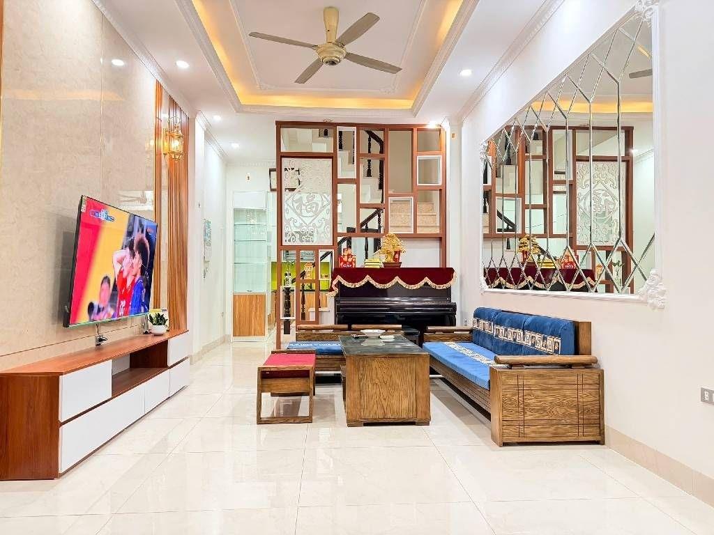 Bán nhà sổ hồng riêng 45 m2 tại Đường Nguyễn Viết Xuân - Phương Liệt - Thanh Xuân, giá 13,9 tỷ