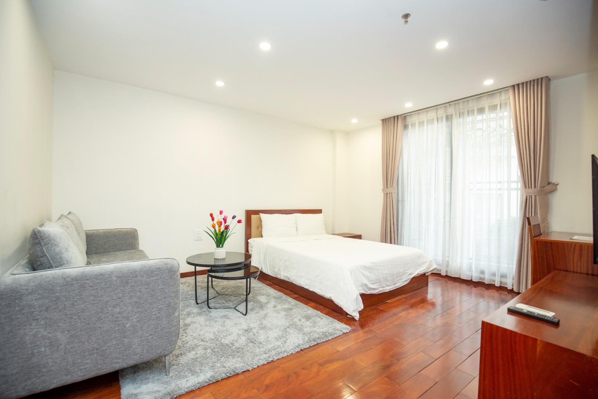 Căn hộ dịch vụ phố Đào Tấn cho thuê căn 1 ngủ 50m². Giá thuê căn hộ 15.5tr/tháng.