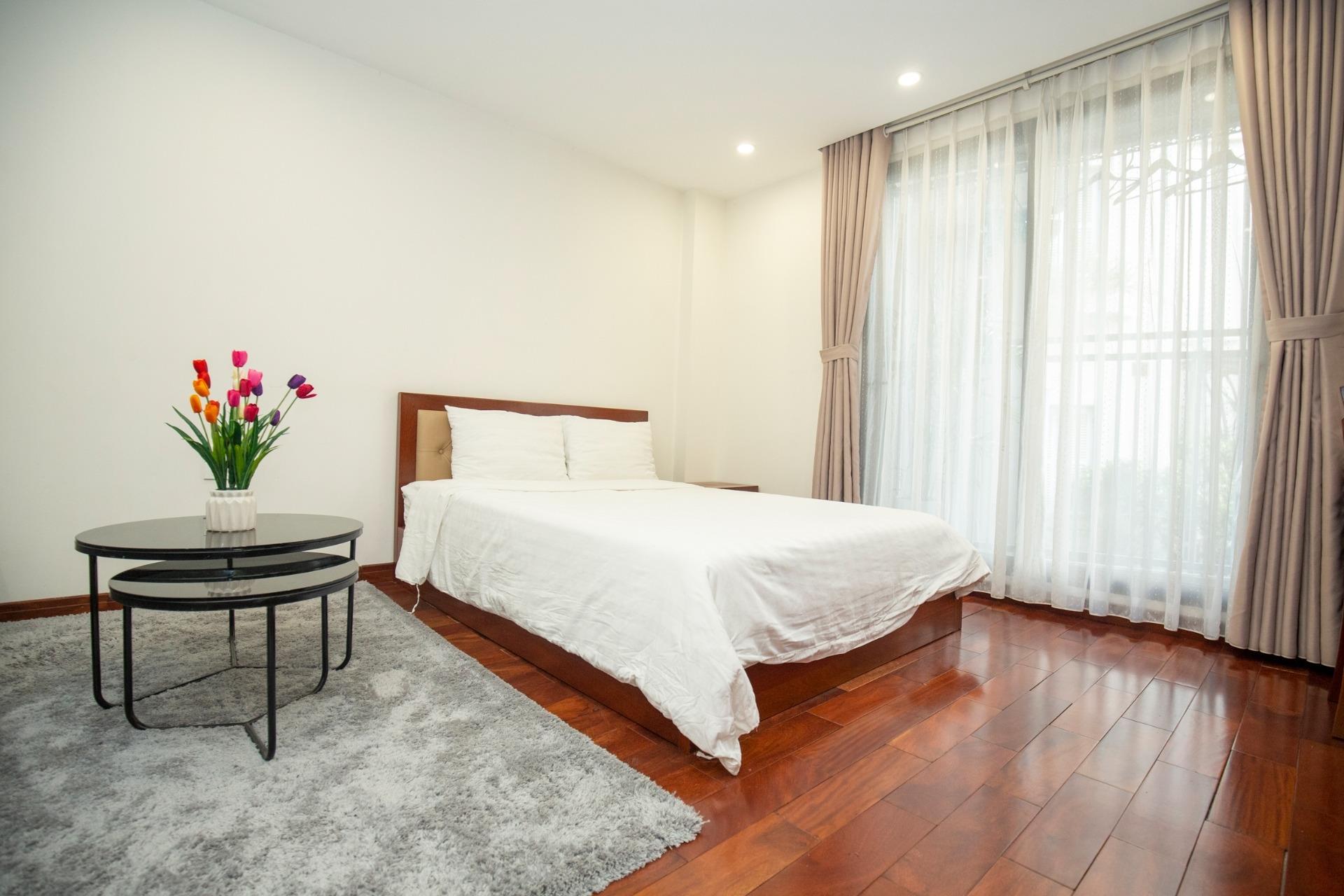 Căn hộ dịch vụ phố Đào Tấn cho thuê căn 1 ngủ 50m². Giá thuê căn hộ 15.5tr/tháng.