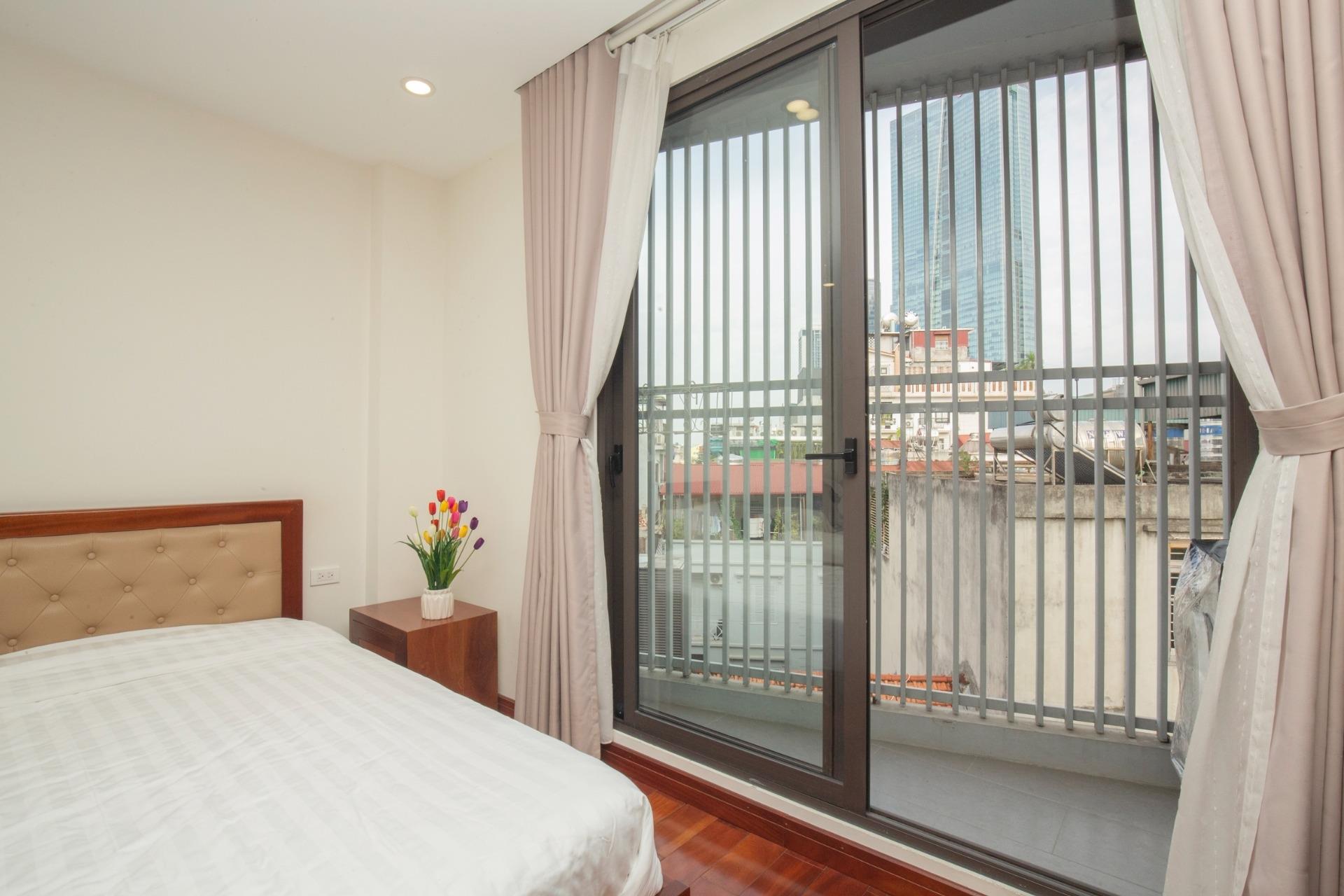 Căn hộ dịch vụ phố Đào Tấn cho thuê căn 1 ngủ 50m². Giá thuê căn hộ 15.5tr/tháng.