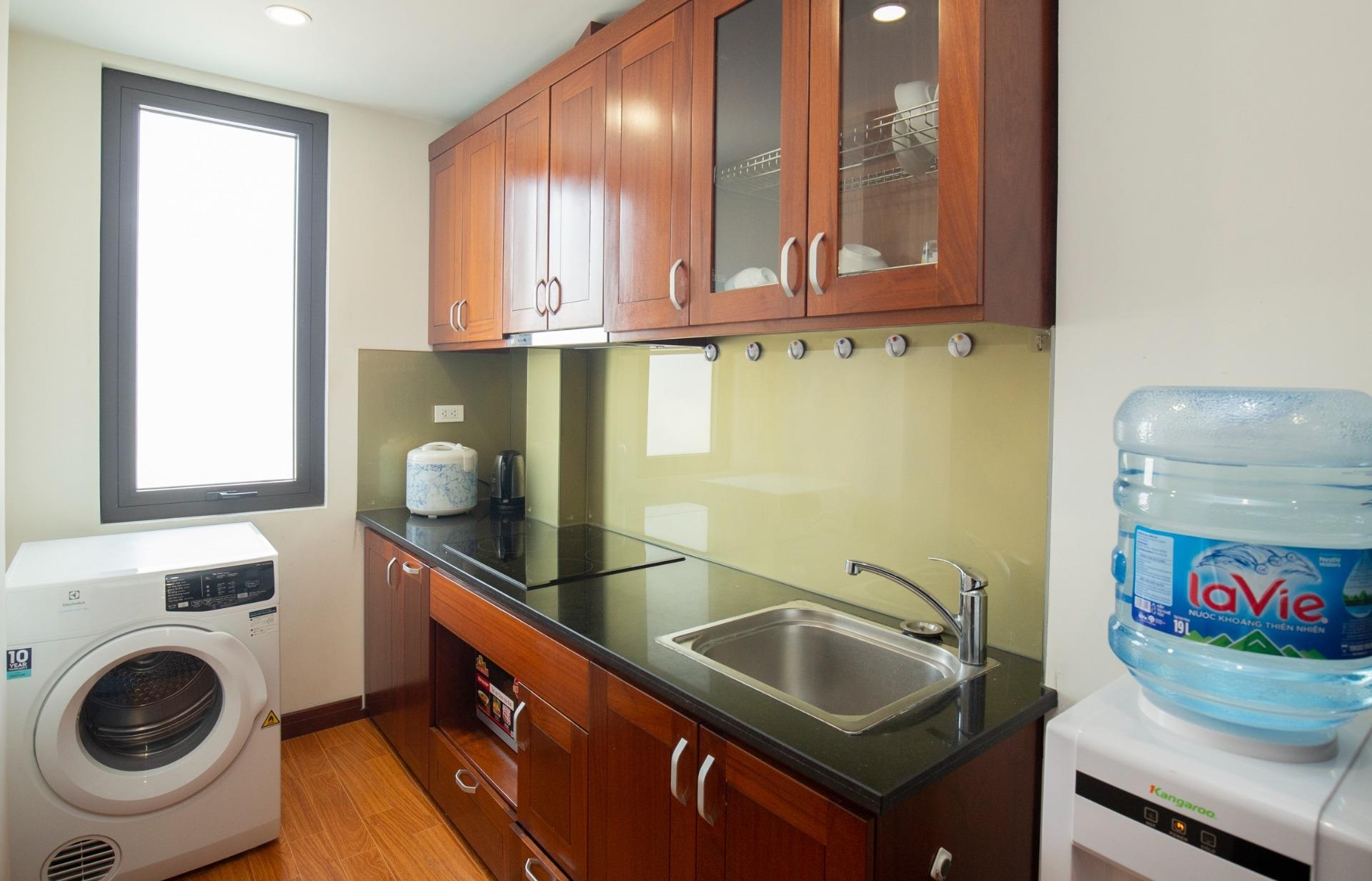 Căn hộ dịch vụ phố Đào Tấn cho thuê căn 1 ngủ 50m². Giá thuê căn hộ 15.5tr/tháng.