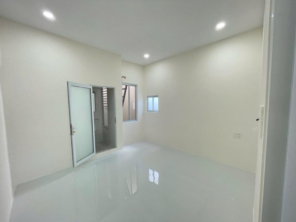 Cần bán ngay căn nhà 34 m2 tại Phố Phùng Hưng - Phước Long - Nha Trang - Khánh Hòa, giá 2,65 tỷ