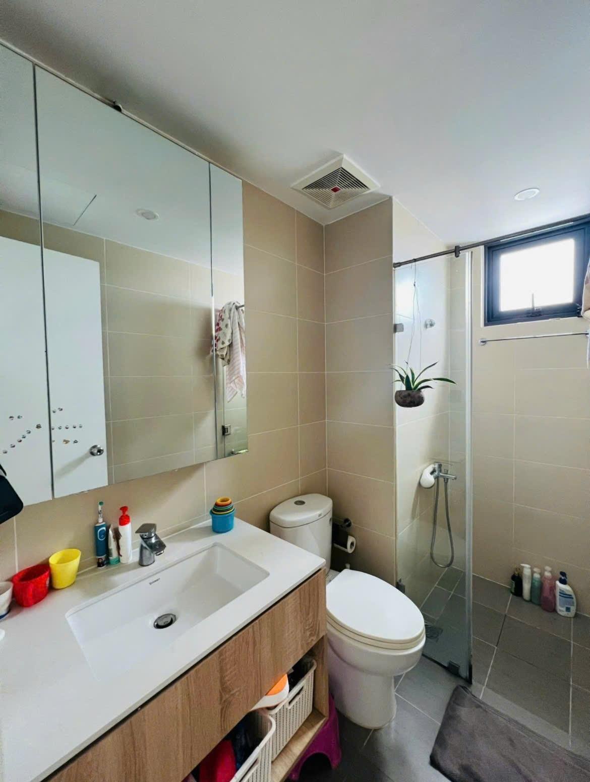 Cần cho thuê gấp nhà chung cư 73 m2 tại Đường Lạc Long Quân - Quận 11, giá 11 triệu/tháng