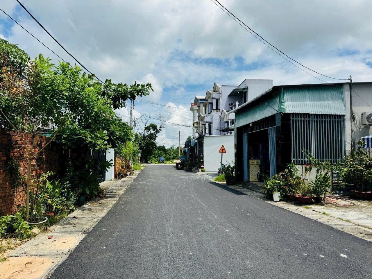 Cần bán gấp bán nhanh nền đất 122 m2 tại Thị trấn Củ Chi - Củ Chi - TP Hồ Chí Minh, giá 1,9 tỷ