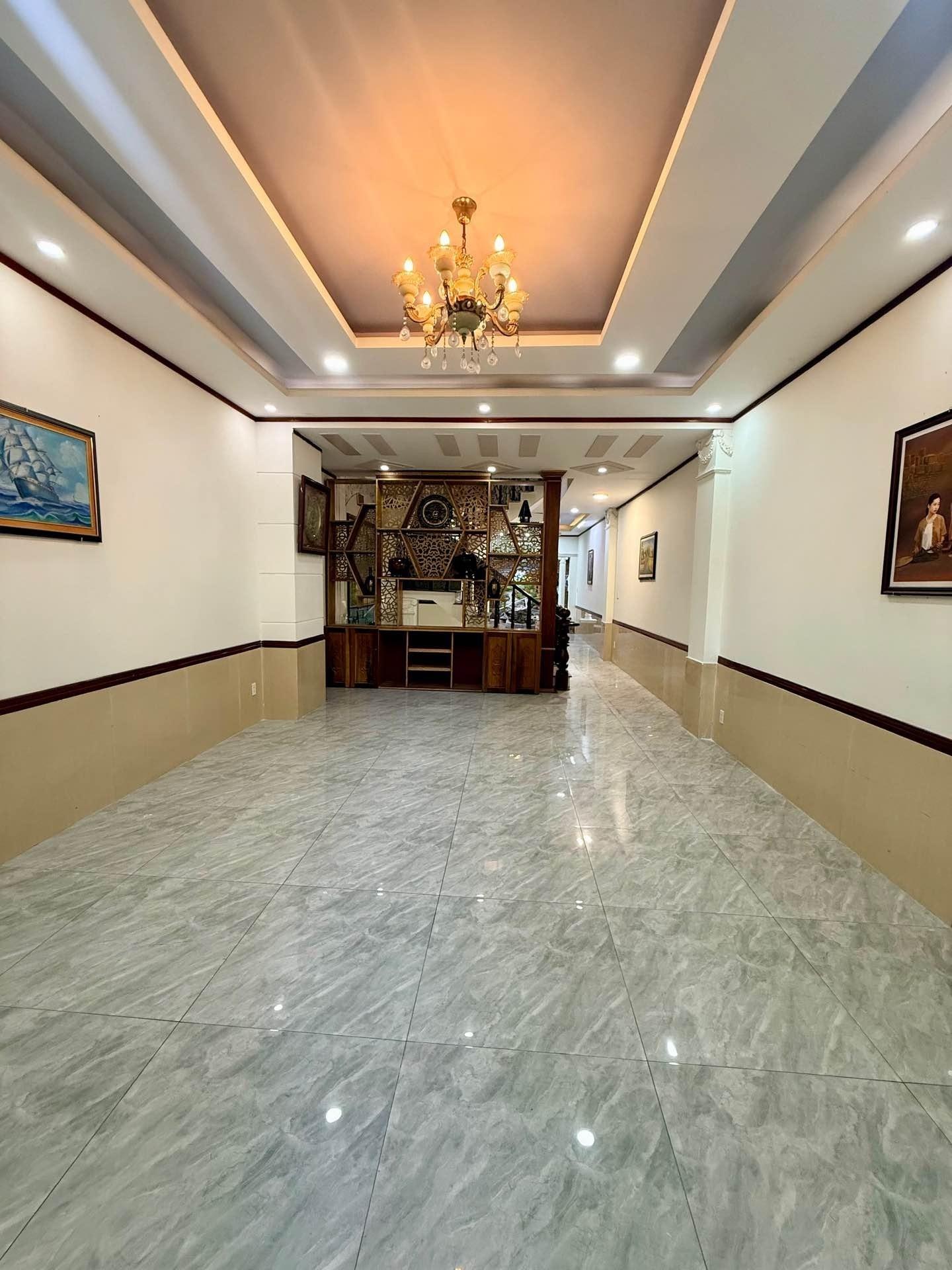 Bán nhanh nhà mặt tiền 92,5 m2, hướng Đông-Nam tại Phường Linh Tây - Thủ Đức, giá 12,5 tỷ