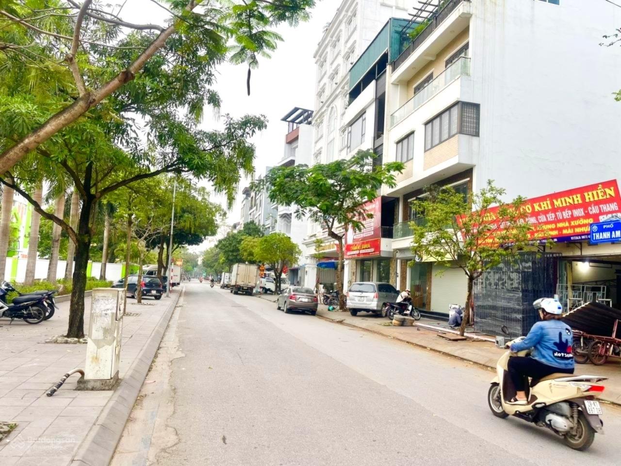 Cần bán căn nhà mặt phố 88 m2, hướng Tây-Bắc tại Phường Thượng Thanh - Long Biên, giá 22 tỷ