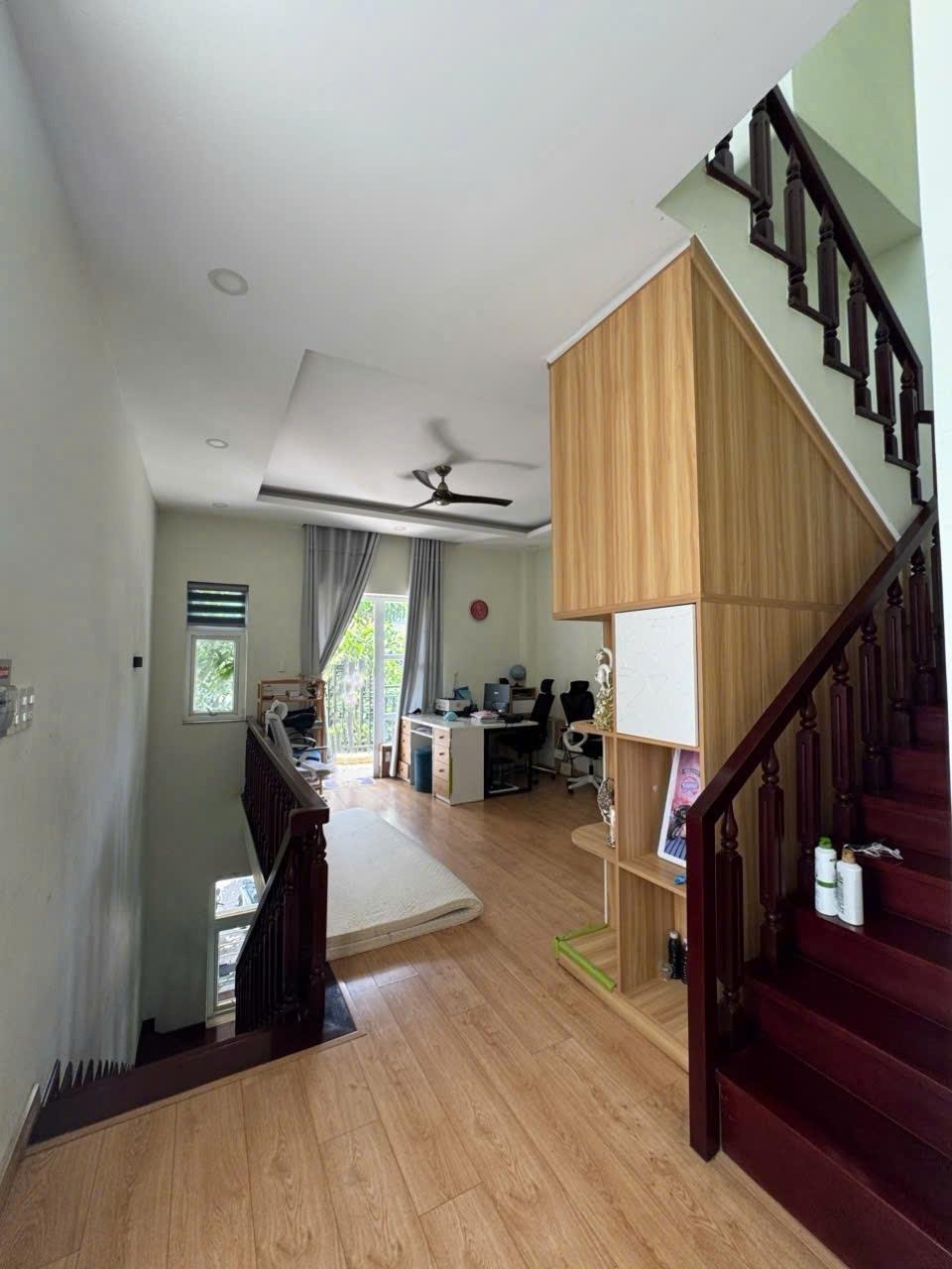 Cần bán nhanh nhà biệt thự liền lề 75 m2, giá 12,2 tỷ tại Quận 9 - TP Hồ Chí Minh