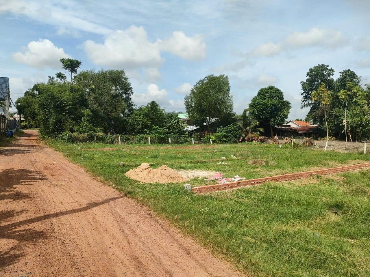 Bán gấp miếng đất 103,5 m2 tại Xã Hưng Thuận - Trảng Bàng - Tây Ninh, giá 300 tr