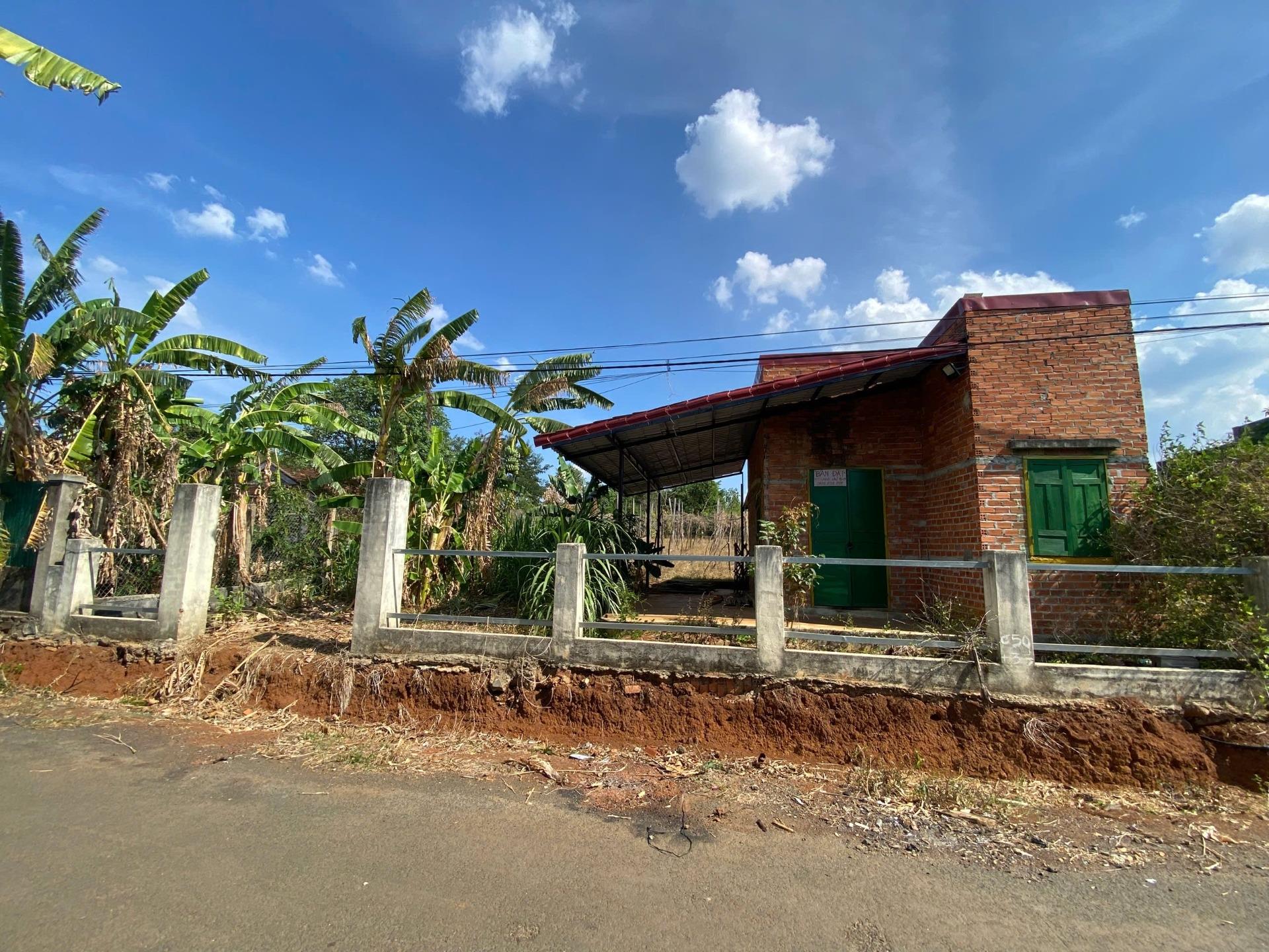 Bán nhà mặt phố đẹp 750 m2 tại Xã Cư E Bur - Buôn Ma Thuột - Đắk Lắk, giá 2,25 tỷ