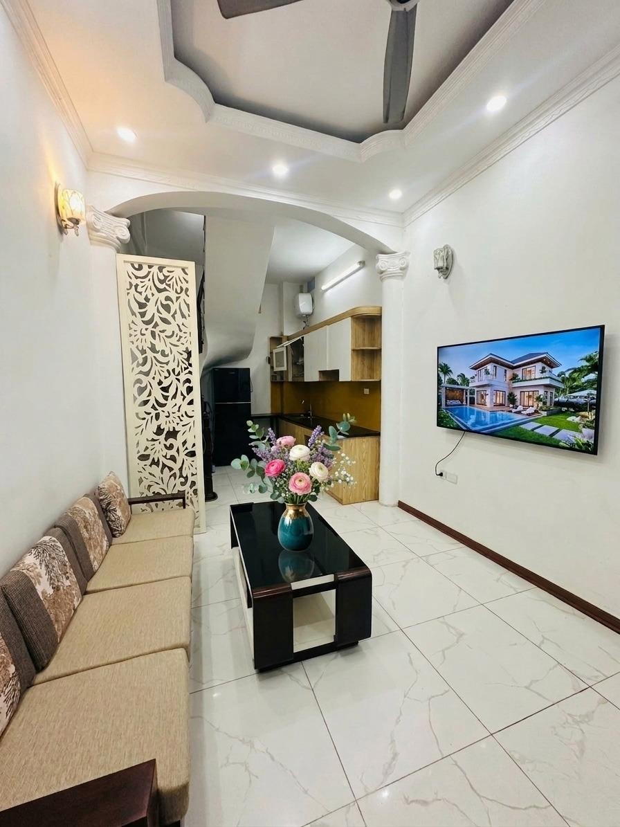 Bán nhanh căn nhà 30 m2 tại Phố 8/3 - Quỳnh Mai - Hai Bà Trưng - Hà Nội, giá 7,5 tỷ