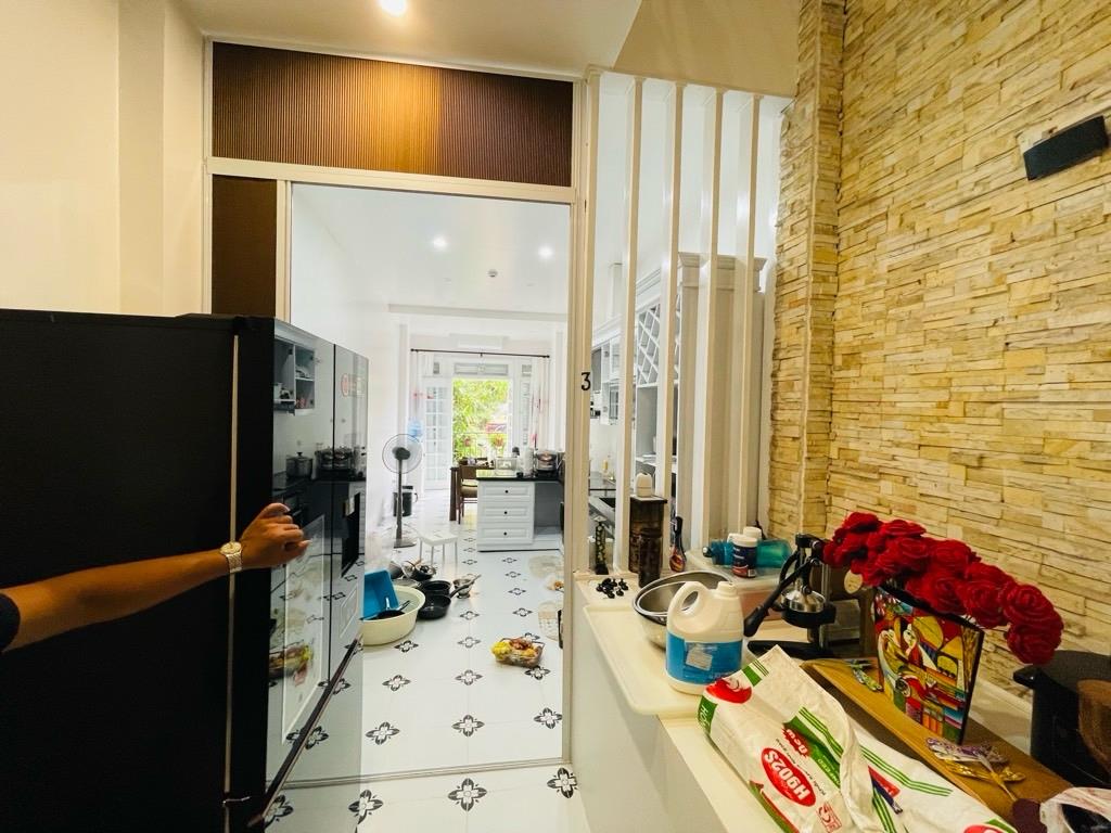 Cần bán gấp nhà sổ hồng riêng 37 m2 tại Phường Ô Chợ Dừa - Đống Đa - Hà Nội, giá 11,7 tỷ