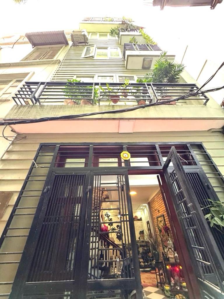 Bán gấp nhà sổ riêng 40 m2 tại Đường Trịnh Công Sơn - Nhật Tân - Tây Hồ - Hà Nội, giá 13,5 tỷ