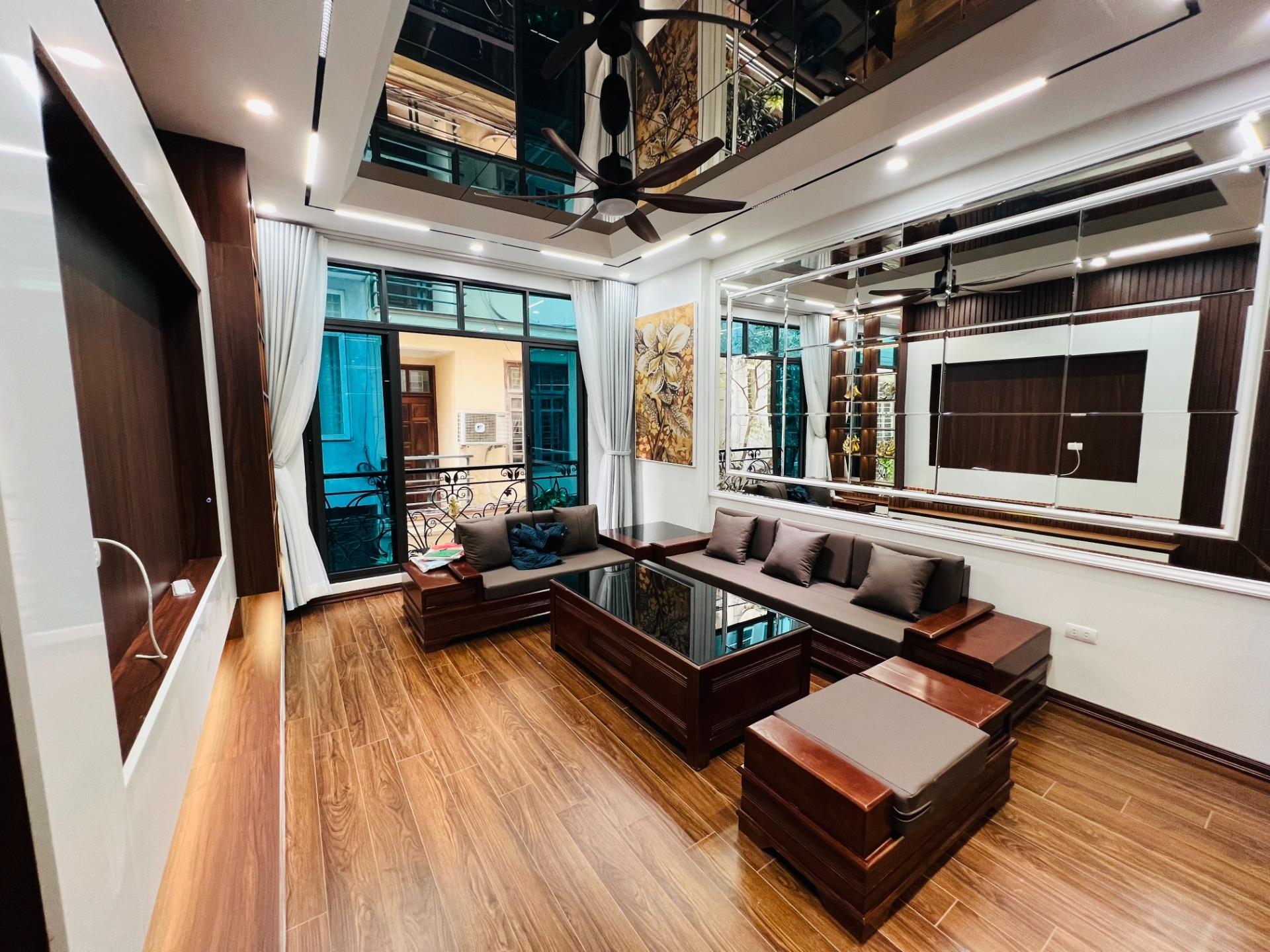 Cần bán gấp nhà mặt tiền 50 m2 tại Phường Khương Trung - Thanh Xuân - Hà Nội, giá 17,95 tỷ