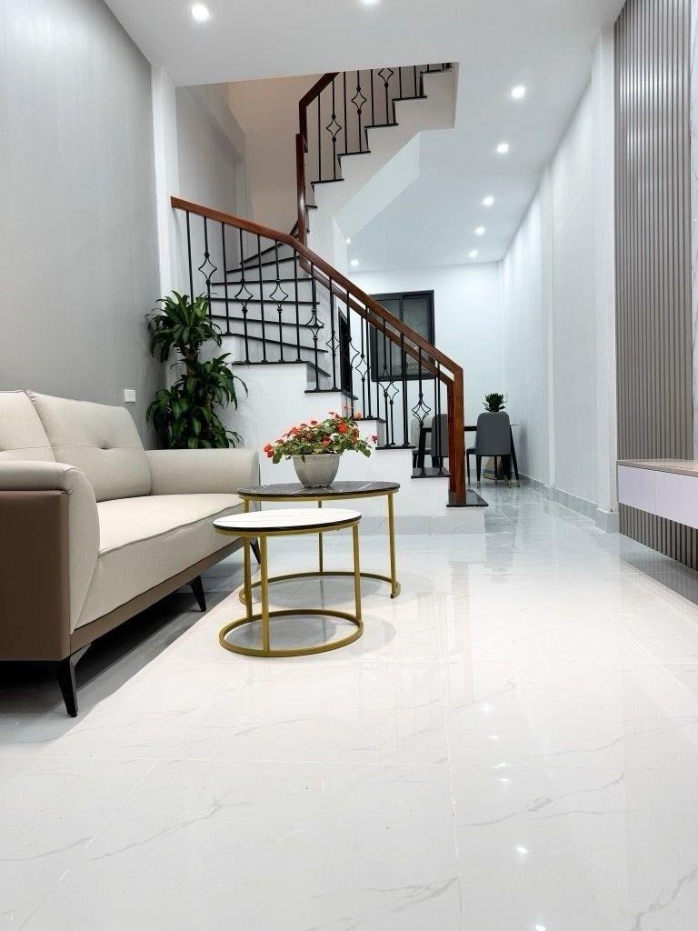 Cần bán nhanh nhà riêng sổ đỏ 38 m2, hướng Tây-Nam tại Đường Kim Giang - Hoàng Mai, giá 9,68 tỷ