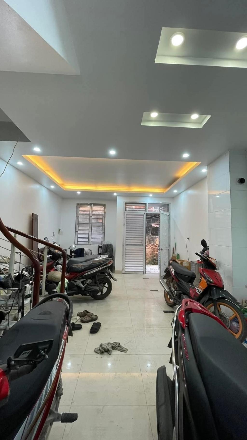 Cần bán gấp bán nhanh nhà sổ riêng 35,599998474121094 m2 tại Đường Kim Giang, giá 6,3 tỷ