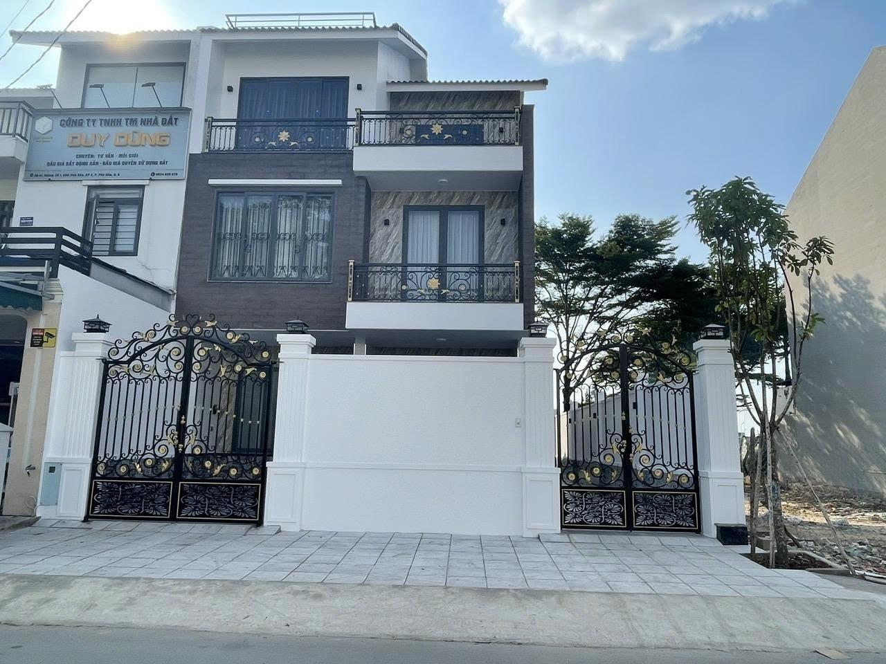 Cần bán ngay nhà biệt thự liền lề 200 m2, giá 26,3 tỷ tại Quận 9 - TP Hồ Chí Minh