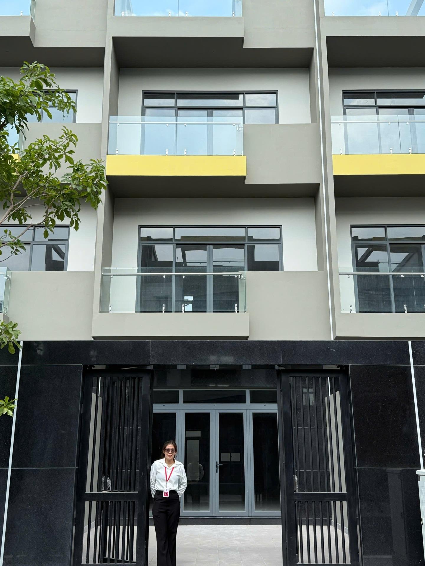 Sở hữu ngay căn nhà phố shophouse 136 m2, giá 8,1 tỷ tại Đường Bình Thung - Dĩ An - Bình Dương