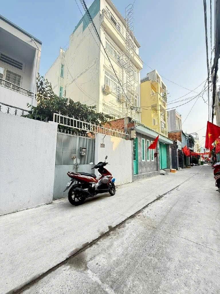 Chuyển nhượng nhà sổ riêng 2 tầng, 75 m2 tại Đường 17 - Tân Thuận Tây - Quận 7, giá 8,8 tỷ