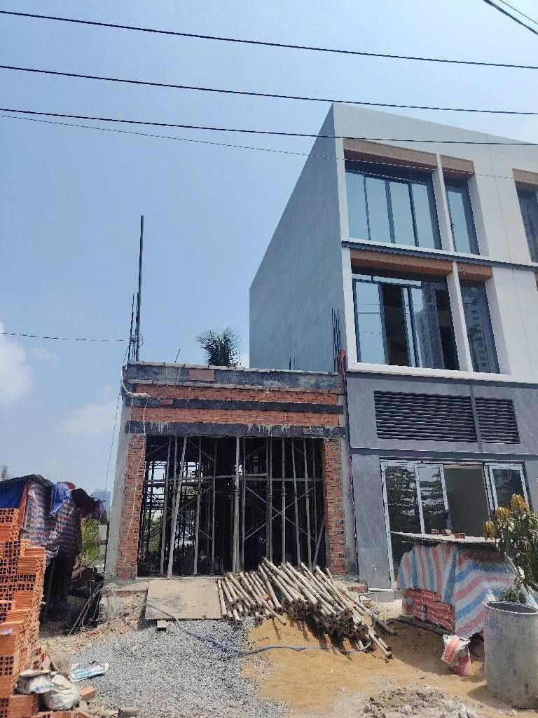 Cần bán gấp nhà sổ hồng riêng 3 tầng, 107 m2 tại Đường Huỳnh Tấn Phát - Quận 7, giá 12 tỷ