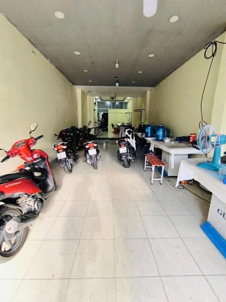 Cho thuê gấp nhà mặt phố tại Đường Bình Long - Tân Phú, 100 m2, 3 tầng, giá 19 triệu/tháng