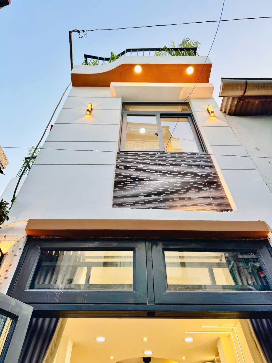 Chuyển nhượng nhà riêng sổ đỏ 32 m2 tại Đường Nguyễn Công Hoan - Phú Nhuận, giá 5,79 tỷ