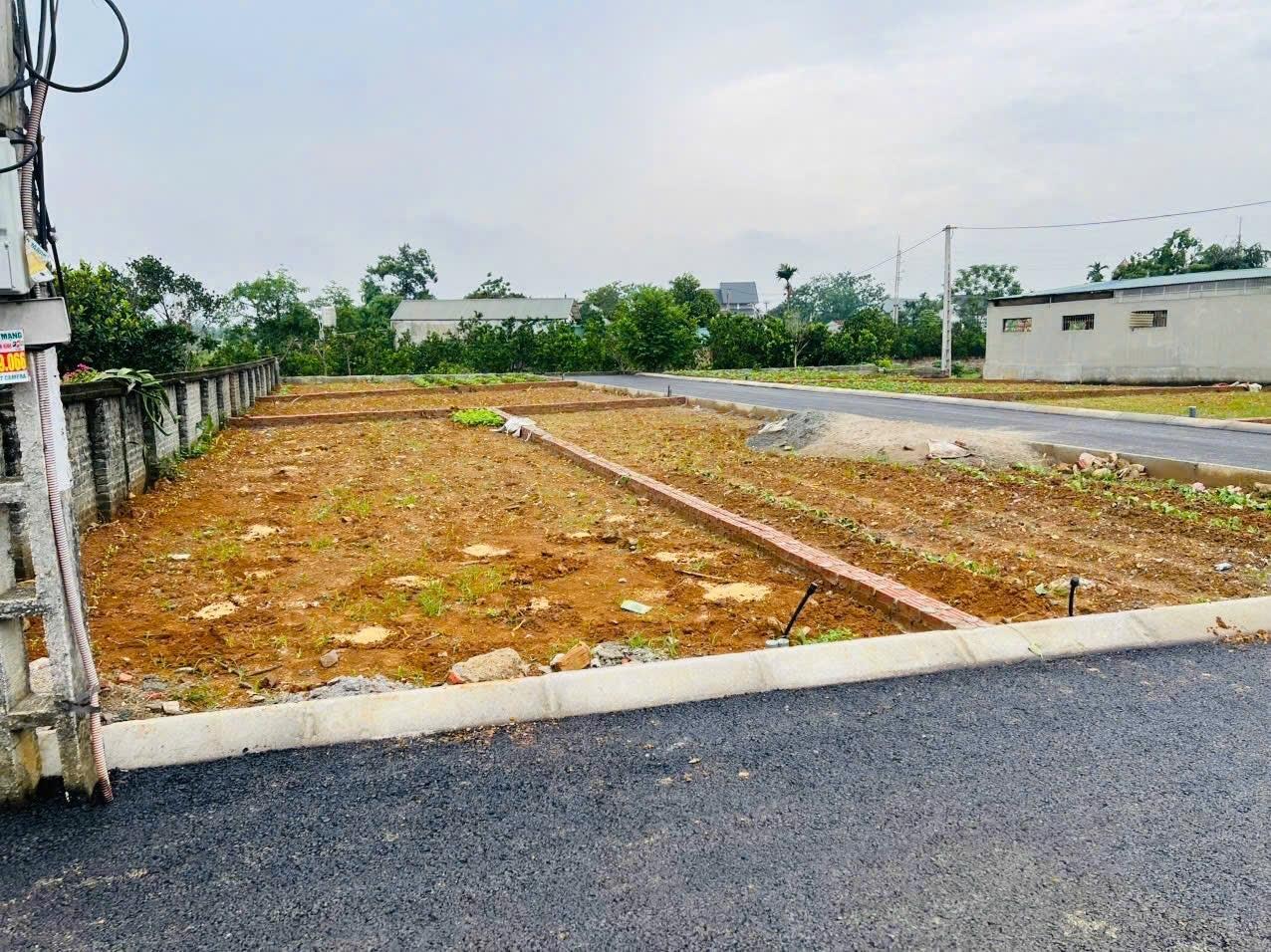 Cần bán nhanh lô đất nền 100 m2 tại Xã Phú Cát - Quốc Oai - Hà Nội, giá 3,5 tỷ