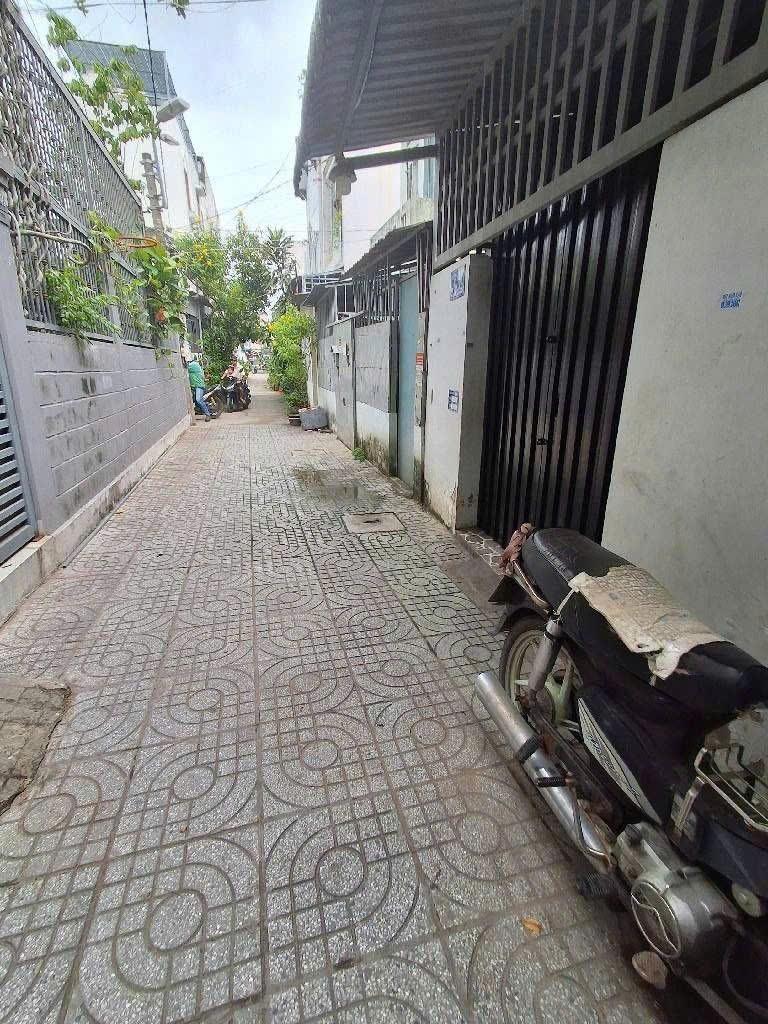 Cần bán nhà sổ riêng 2 tầng, 42 m2 tại Đường Huỳnh Tấn Phát - Phú Thuận - Quận 7, giá 4,7 tỷ