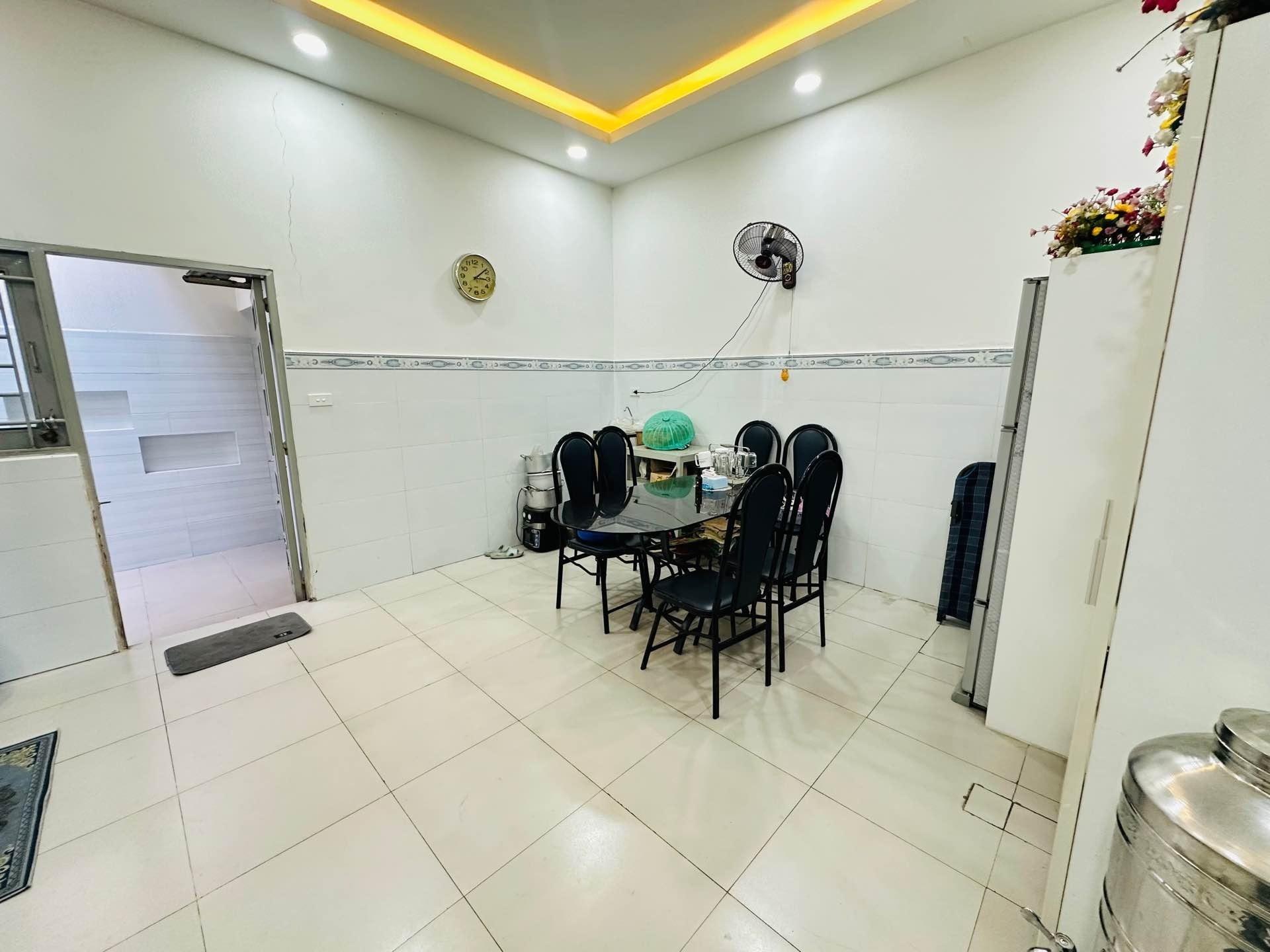 Cần bán gấp nhà sổ riêng 104 m2, hướng Đông-Nam tại Đường Lê Thị Hoa - Thủ Đức, giá 10,5 tỷ