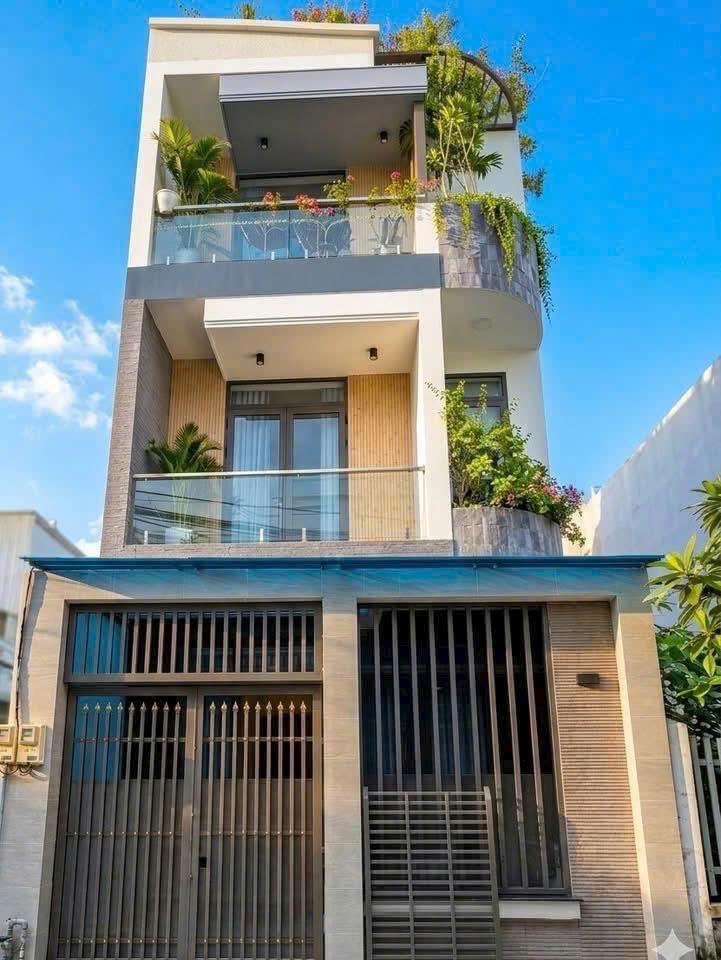 Bán căn nhà riêng 3 tầng, 43 m2 tại Đường Huỳnh Tấn Phát - Phú Thuận - Quận 7, giá 5,8 tỷ