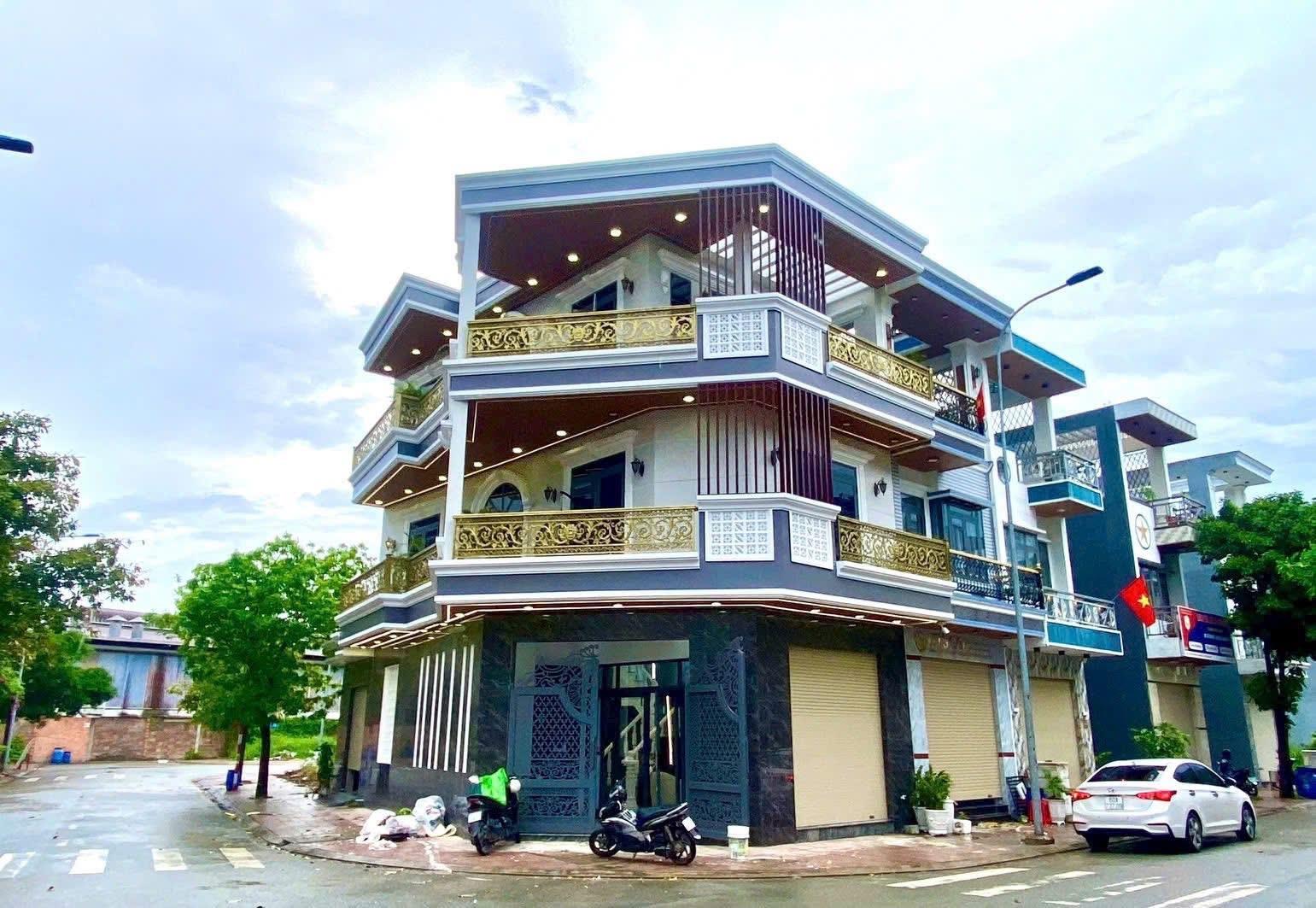 Cần bán gấp bán nhanh nhà shr 101 m2, hướng Đông tại Phường Bình Chuẩn - Thuận An, giá 7,9 tỷ